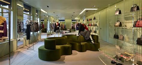 Prada opent winkel aan PC Hoofstraat 